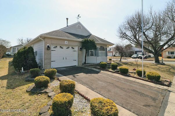 Attached, Exterior, Facade, Cape Cod