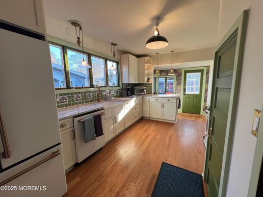 Interior, Kitchen, Pendant Lights, Wood Texture Flooring