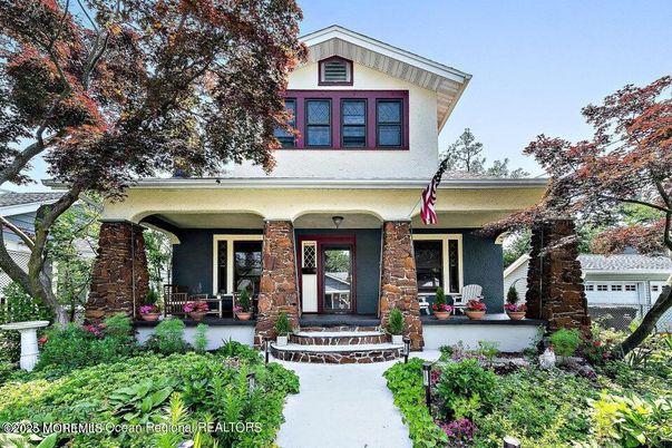 Exterior, Facade, Queen Anne Victorian