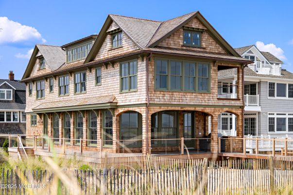 Exterior, Facade, Queen Anne Victorian