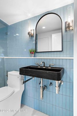 Bathroom, Interior, Recessed Lighting