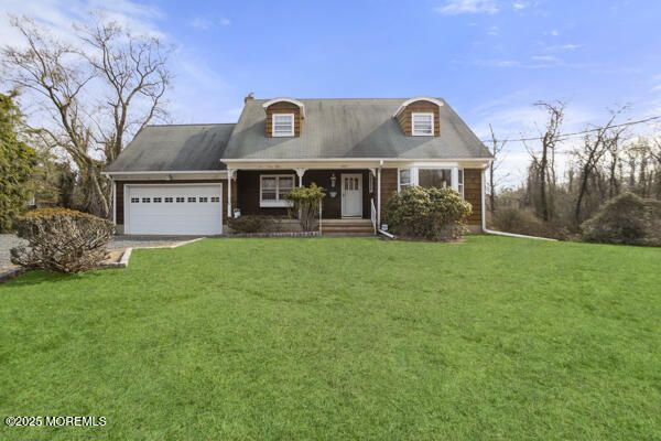 Attached, Exterior, Facade, Cape Cod
