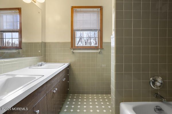 Bathroom, Dual Sink Vanities, Interior