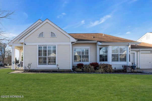 Attached, Exterior, Facade, Farmhouse