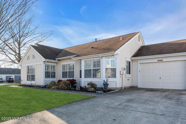 Attached, Exterior, Facade, Cape Cod