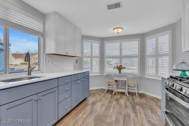 Dining room, Interior, Kitchen, Stainless Steel Appliances, Wood Texture Flooring