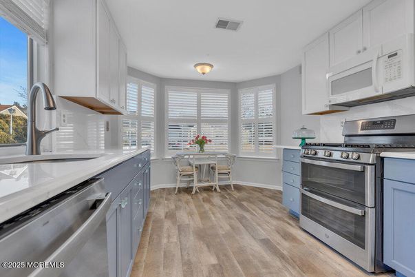 Dining room, Interior, Kitchen, Stainless Steel Appliances, Wood Texture Flooring