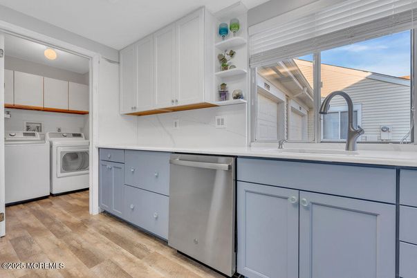 Interior, Kitchen, Washer, Wood Texture Flooring