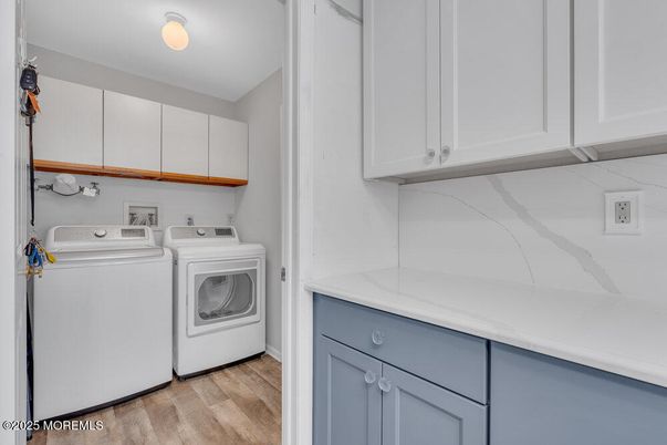 Interior, Utility Closets, Washer, Wood Texture Flooring