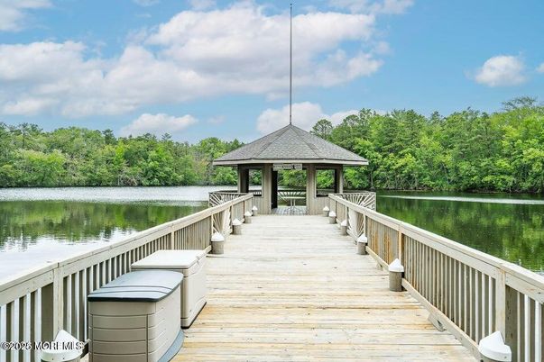 Exterior, Lake
