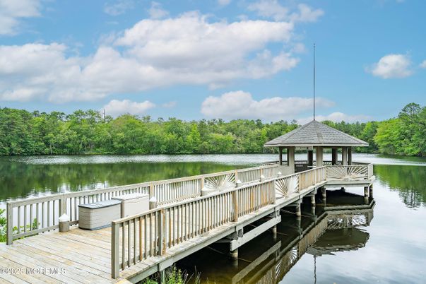 Exterior, Lake