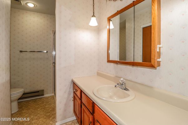 Bathroom, Glass Shower, Interior, Pendant Lights, Recessed Lighting
