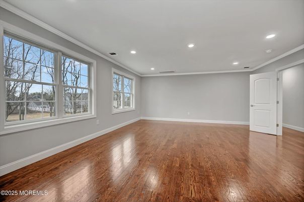 Empty room, Interior, Recessed Lighting, Wood Texture Flooring