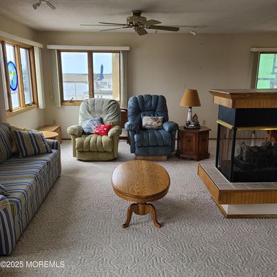 Fireplace, Interior, Living room, Water