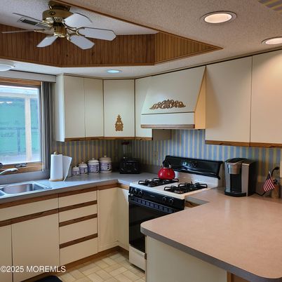 Interior, Kitchen, Recessed Lighting