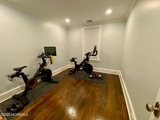 Fitness Equipment, Interior, Recessed Lighting, Wood Texture Flooring