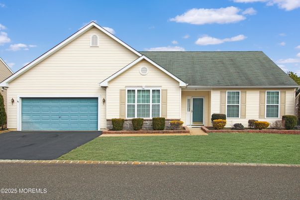 Attached, Exterior, Facade, Ranch