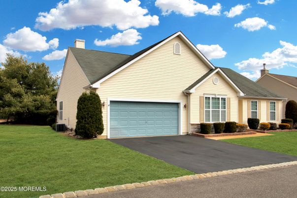 Attached, Exterior, Facade, Farmhouse