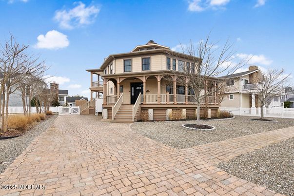 Backyard, Exterior, Facade, Queen Anne Victorian