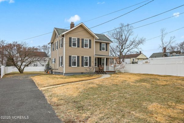 Backyard, Exterior, Facade, Queen Anne Victorian