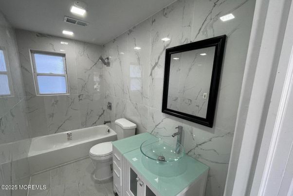 Bathroom, Interior, Marble, Marble Walls, Recessed Lighting