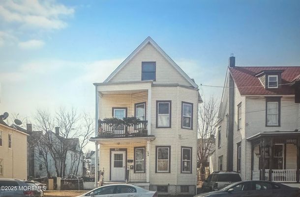 Exterior, Facade, Queen Anne Victorian