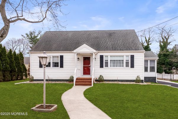 Exterior, Facade, Cape Cod