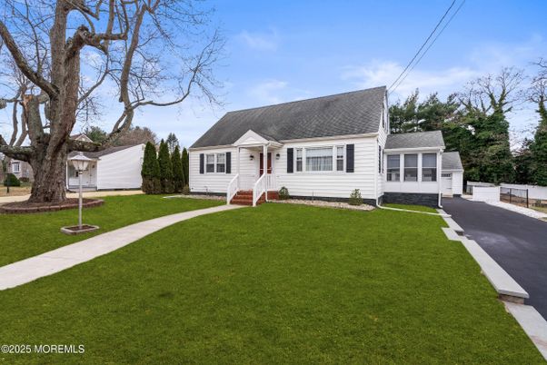 Exterior, Facade, Cape Cod