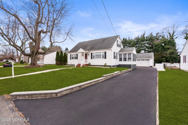 Attached, Exterior, Facade, Cape Cod