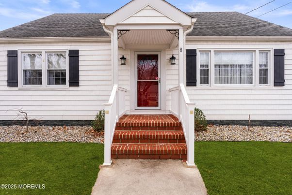 Exterior, Facade, Cape Cod