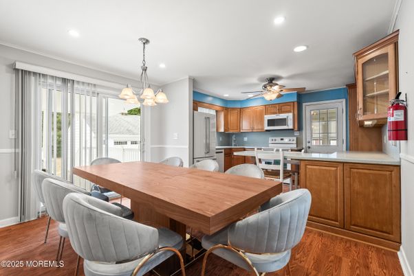 Dining room, Interior, Kitchen, Pendant Lights, Recessed Lighting, Wood Texture Flooring