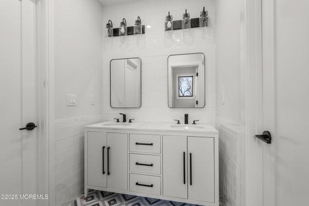 Bathroom, Dual Sink Vanities, Interior