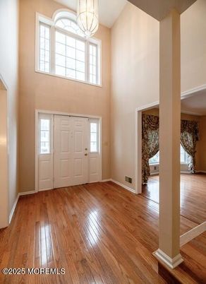 Interior, Pendant Lights, Wood Texture Flooring