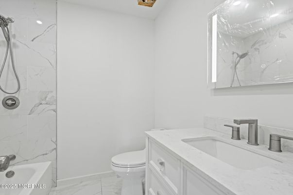 Bathroom, Interior, Marble, Marble Walls, Recessed Lighting
