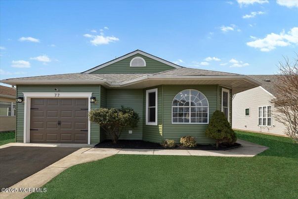 Attached, Exterior, Facade, Ranch