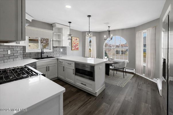 Chandelier, Dining room, Interior, Kitchen, Pendant Lights, Recessed Lighting, Wood Texture Flooring