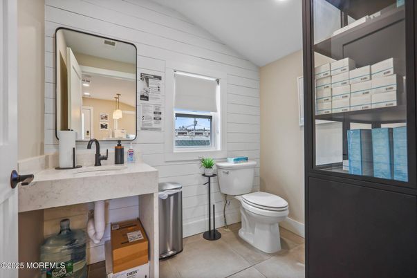 Bathroom, Interior, Pendant Lights