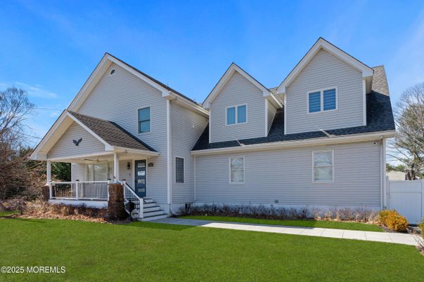 Exterior, Facade, Farmhouse