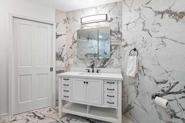 Bathroom, Interior, Marble, Marble Walls