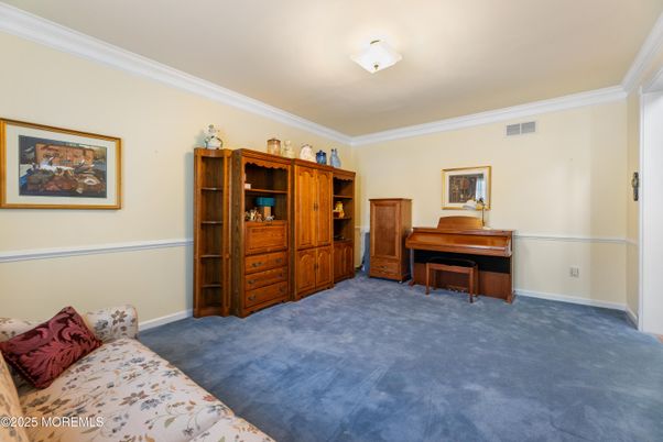 Interior, Piano