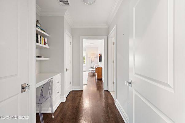 Interior, Washer, Wood Texture Flooring