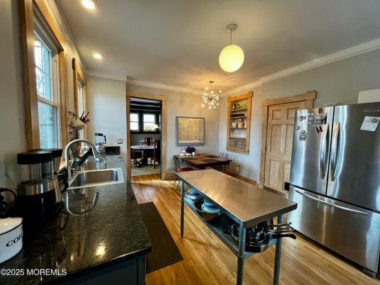 Chandelier, Dining room, Interior, Kitchen, Pendant Lights, Recessed Lighting, Wood Texture Flooring