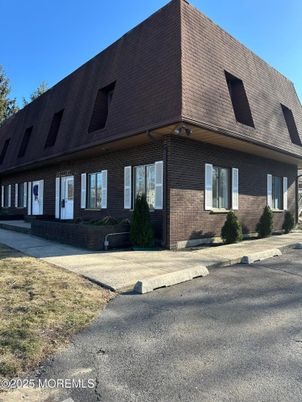Exterior, Facade, Brick Facade, Cape Cod