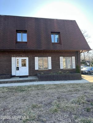 Exterior, Facade, Brick Facade, Cape Cod