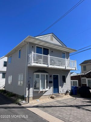 Exterior, Facade, Queen Anne Victorian