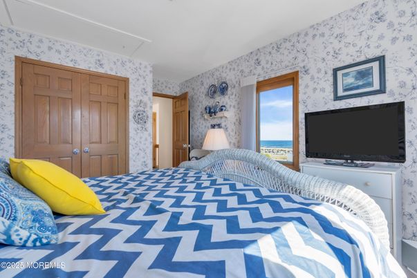 Bedroom, Interior, Water