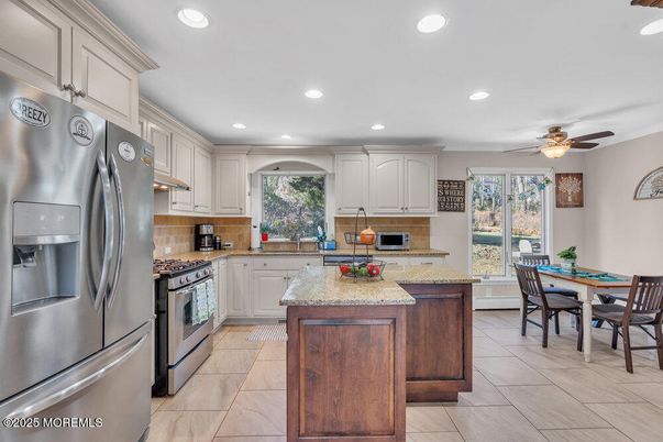 Dining room, Interior, Kitchen, Recessed Lighting, Stainless Steel Appliances