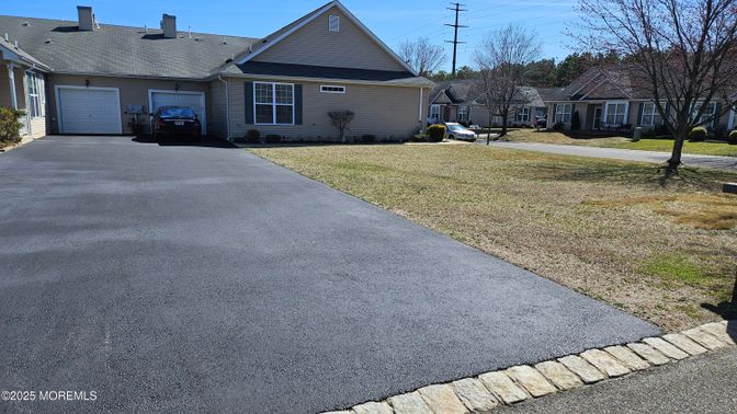 Attached, Exterior, Facade, Cape Cod
