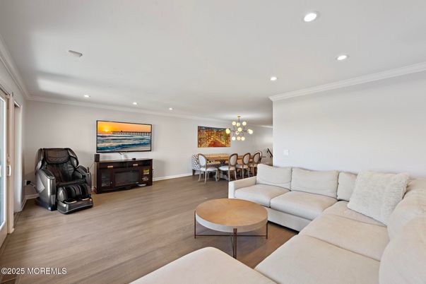 Dining room, Interior, Living room, Pendant Lights, Recessed Lighting, Wood Texture Flooring