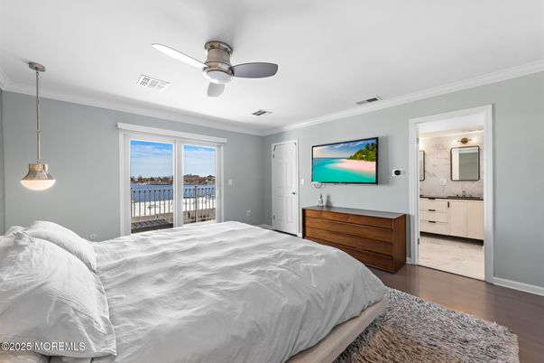 Bedroom, Interior, Pendant Lights, Water, Wood Texture Flooring